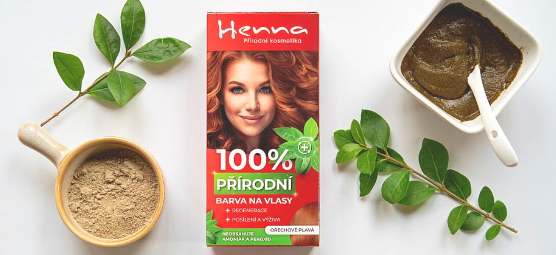 Henna na vlasy: Prečo sa k nej ženy vracajú aj v roku 2026?